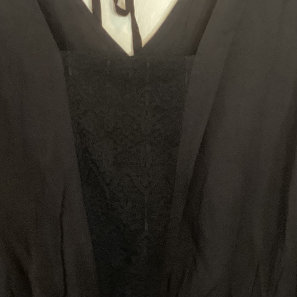 NWT BloomChic Black Shirred Waist Lace Inset V Front & Tie Back Dress Sz 26 - Picture 4 of 10